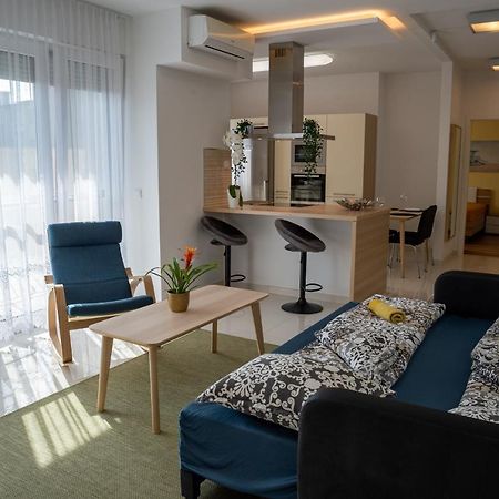 Sunshine Apartman With Free Parking Ráb Exteriér fotografie