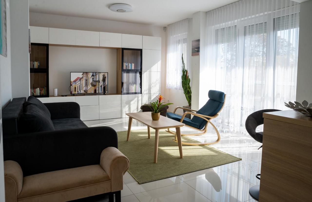 Sunshine Apartman With Free Parking Ráb Exteriér fotografie