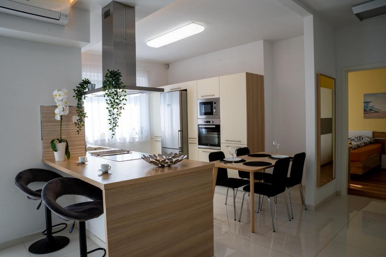 Sunshine Apartman With Free Parking Ráb Exteriér fotografie
