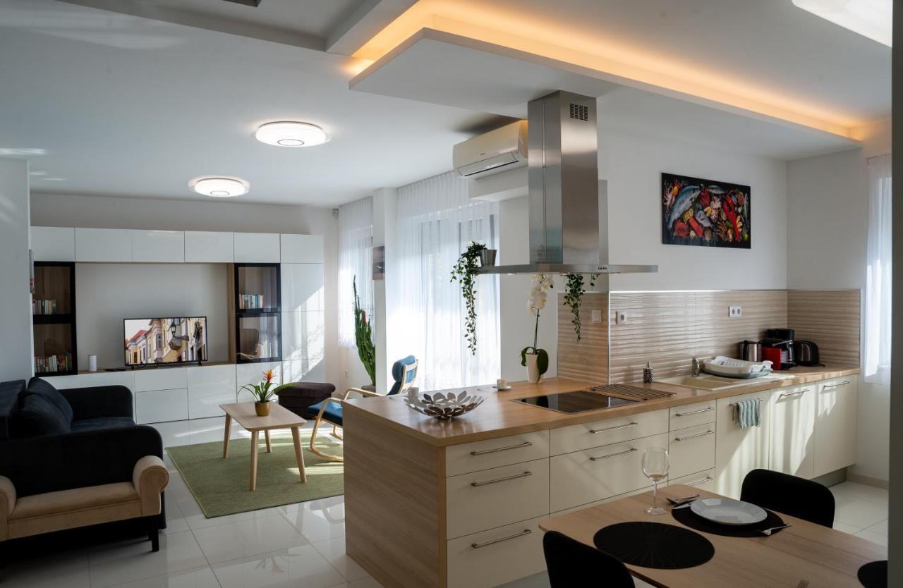 Sunshine Apartman With Free Parking Ráb Exteriér fotografie